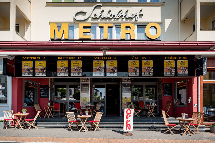 metro-Kino im Schloßhof 